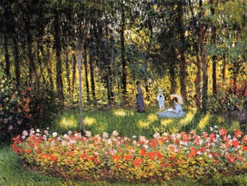 Claude Monet Painting - La familia del artista en el jardín Claude Monet